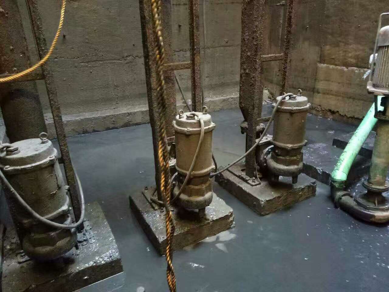 竹溪污水池清理